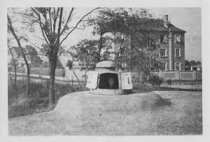 Ligne Maginot - ALGOLSHEIM - ABBATUCCI - (Blockhaus pour arme infanterie) - La tourelle de char Renault FT qui équipait le blockhaus
Photographie allemande probablement prise en 1940 
