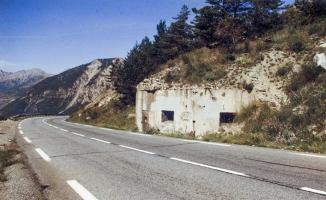 Tourisme Maginot - MONTGENEVRE (BARRAGE RAPIDE) - (Blockhaus pour arme infanterie) - Vue extérieure