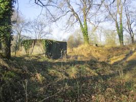 Ligne Maginot - B432BIS - CONDE 13 - (Blockhaus pour arme infanterie) - Visibles des remparts.