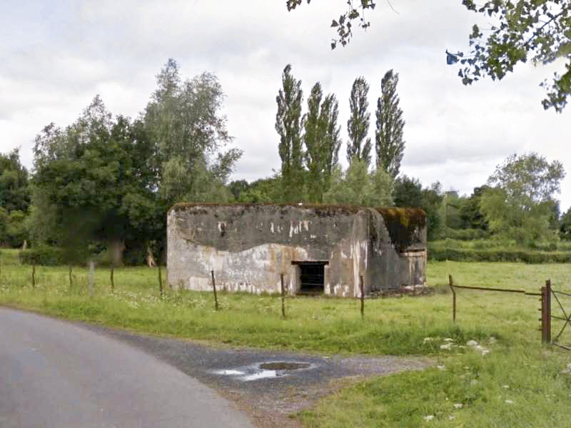 Ligne Maginot - MANDENNE - (Blockhaus lourd type STG / STG-FCR - Simple) - L'entrée arrière pour canon, et à droite le créneau d'observation