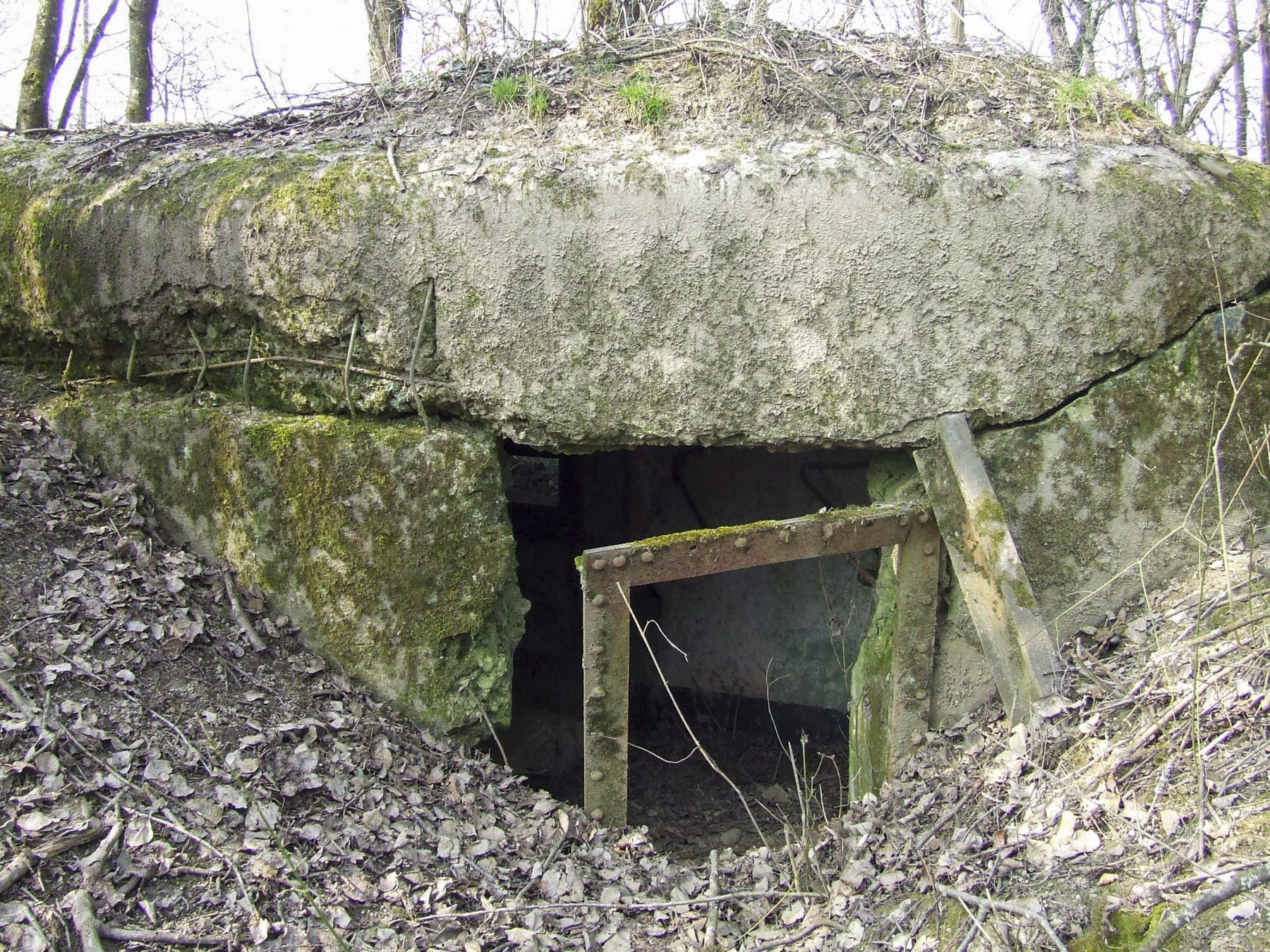 Ligne Maginot - FERME DES TUILERIES - BITCHERBERG 2 - (Blockhaus pour arme infanterie) - L'entrée du blockhaus.