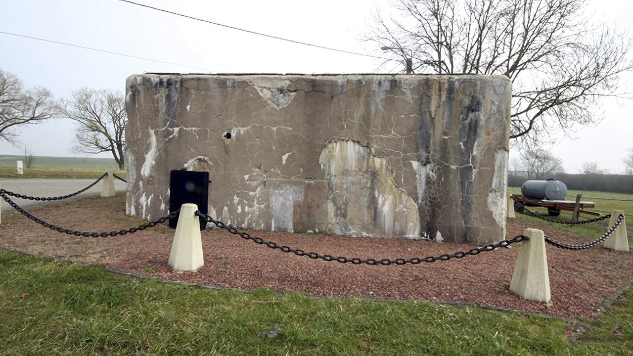 Ligne Maginot - R117 - REMERING - (Blockhaus pour arme infanterie) - Façade arrière et entrée