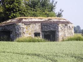 Ligne Maginot - B566 - CROIX-CRAPOUILLEZ NORD - (Blockhaus pour canon) - Photo prise de la Chaussée Brunehaut.