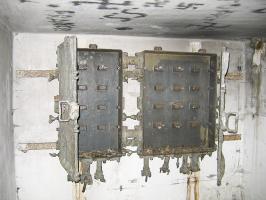 Ligne Maginot - E' - (Chambre de coupure - Avec central) - Boitiers ouverts, noter qu'ils ont été totalement vidés des reglettes