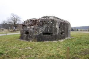 Ligne Maginot - R6B - HOSTE BAS - (Blockhaus pour arme infanterie) - La façade frontale durement éprouvée par les combats