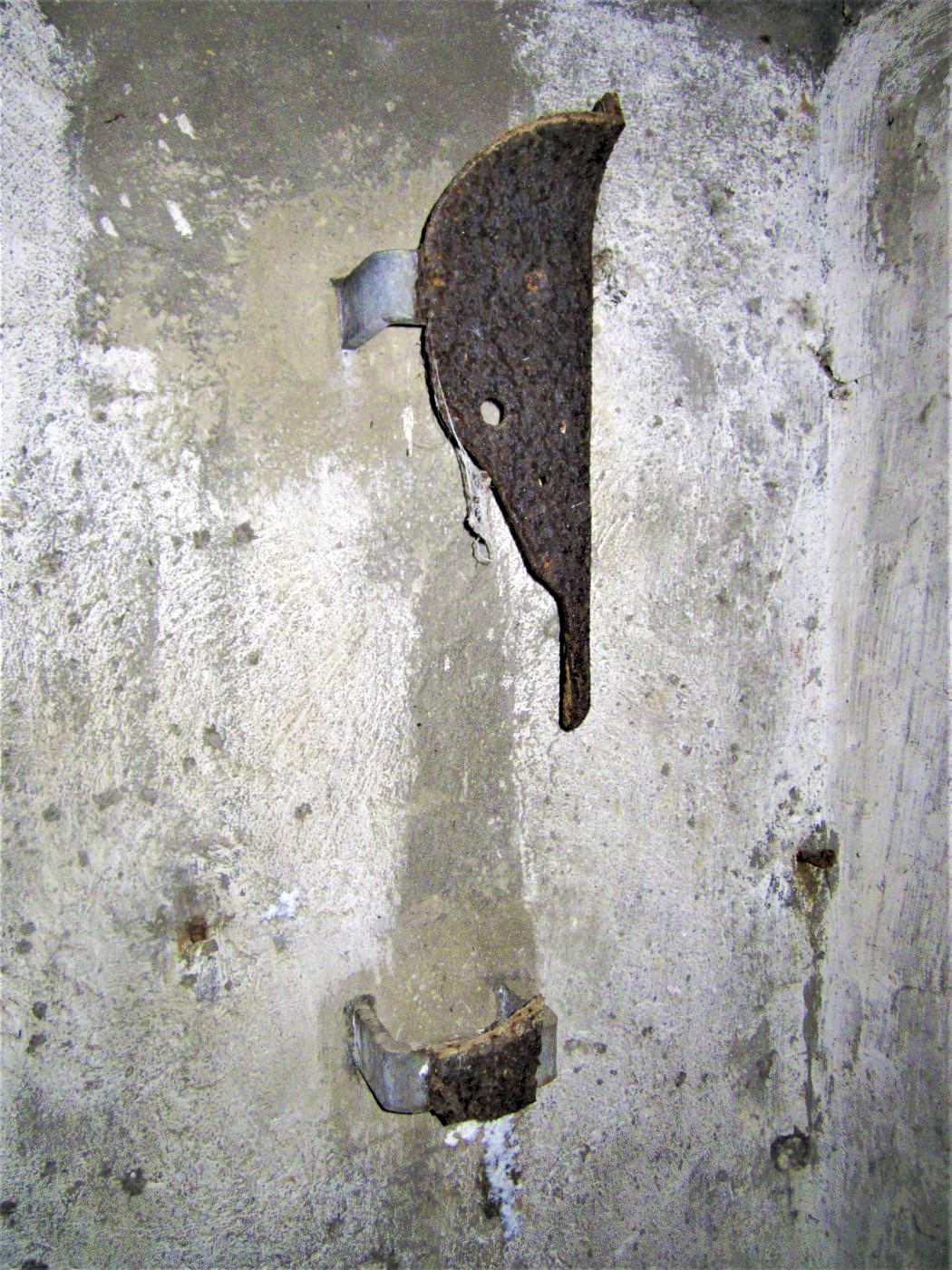 Ligne Maginot - AB28 - (Blockhaus pour canon) - Vestige du ventilateur