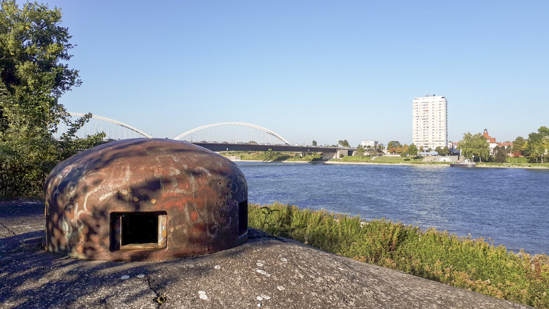 Ligne Maginot - CHAMP DE COURSES - (Casemate d'infanterie - double) - Vue actuelle sur les ponts de Kehl