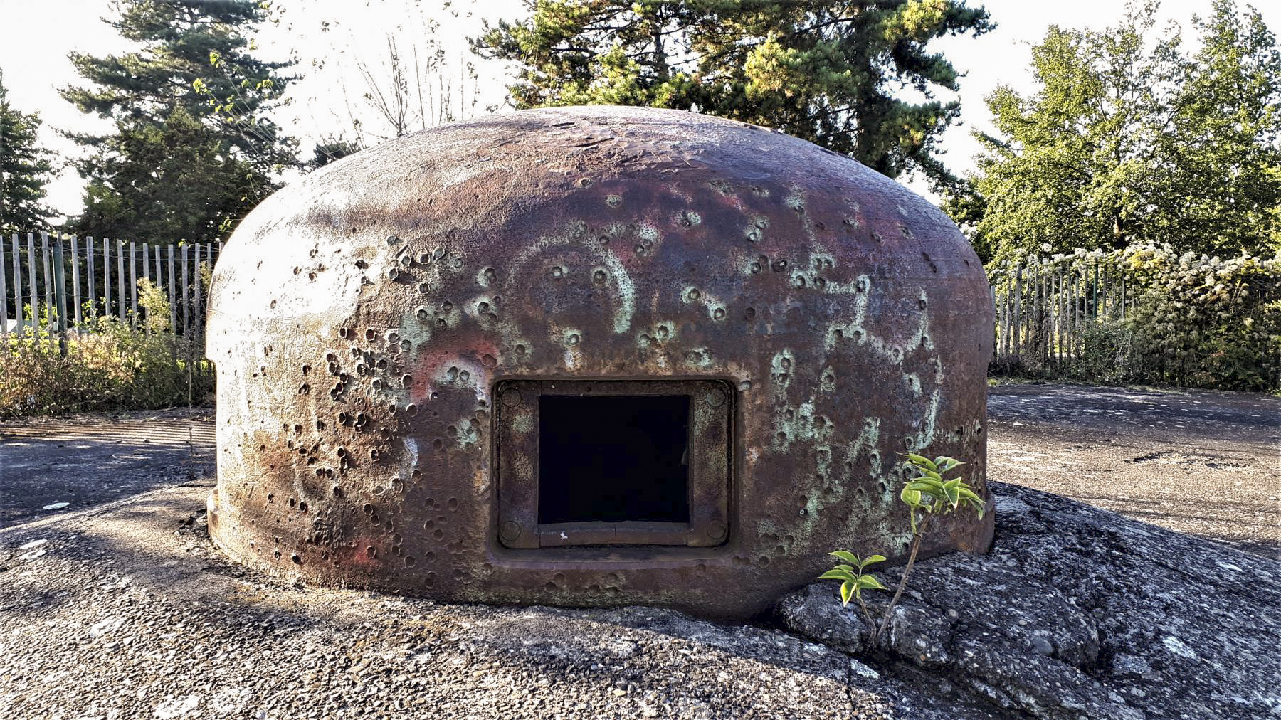 Ligne Maginot - CHAMP DE COURSES - (Casemate d'infanterie - double) - Impacts de tir allemand