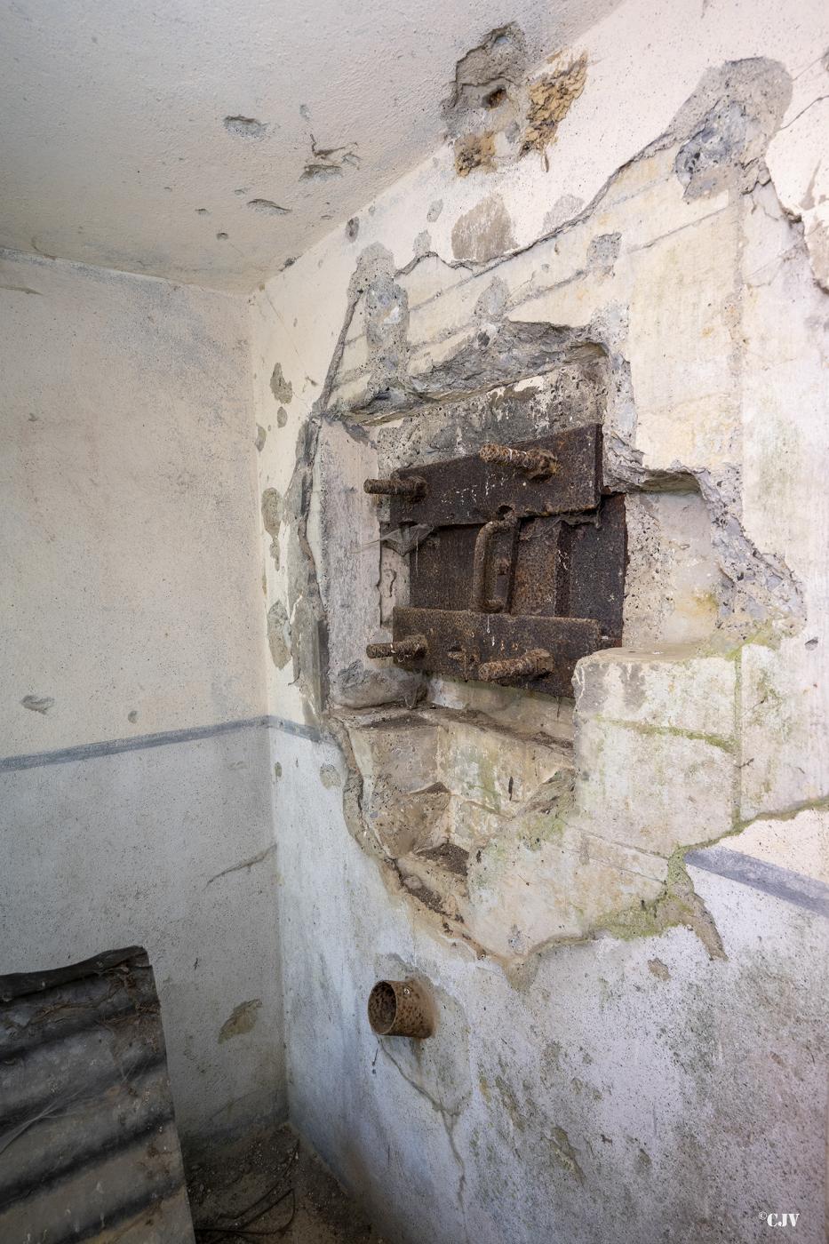 Ligne Maginot - B535 - BOIS-CRETE - (Blockhaus pour canon) - Créneau dans l'entrée des hommes