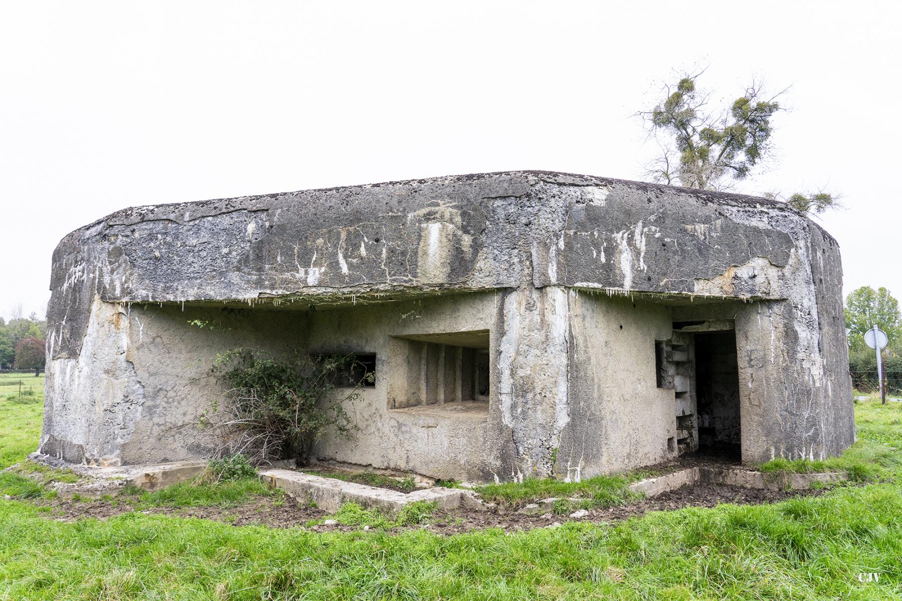 Ligne Maginot - MANDENNE - (Blockhaus lourd type STG / STG-FCR - Simple) - Les créneaux et l'entrée pour les hommes