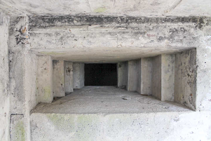 Ligne Maginot - BARRAGE 2 - (Blockhaus pour arme infanterie) - Créneau mitrailleuse