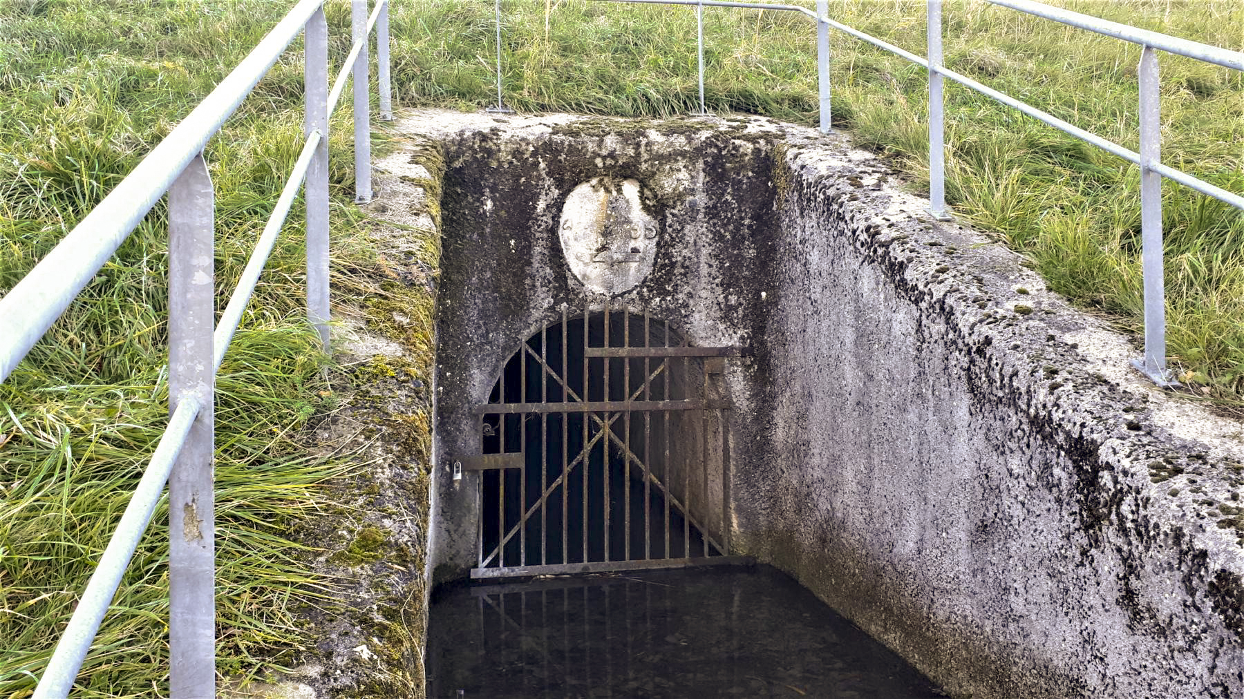 Ligne Maginot - RESERVOIR DE HOSTE-HAUT - (Inondation défensive) - Déversoir
On devine la date '1933' dans le cartouche