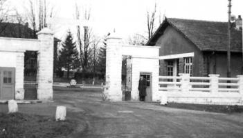 Ligne Maginot - ANGEVILLERS (CAMP) - (Camp de sureté) - L'entrée du camp en février 1965