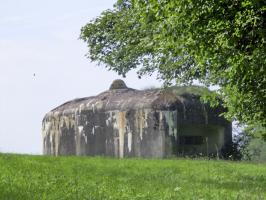 Ligne Maginot - B732 - GARDE DE WILLIES - (Blockhaus pour canon) - Photo prise depuis le chemin de Beumont.