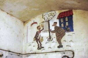 Ligne Maginot - SCHOENENBOURG - (Ouvrage d'artillerie) - Cuisine
La peinture murale de la cuisine dans son état de 1979