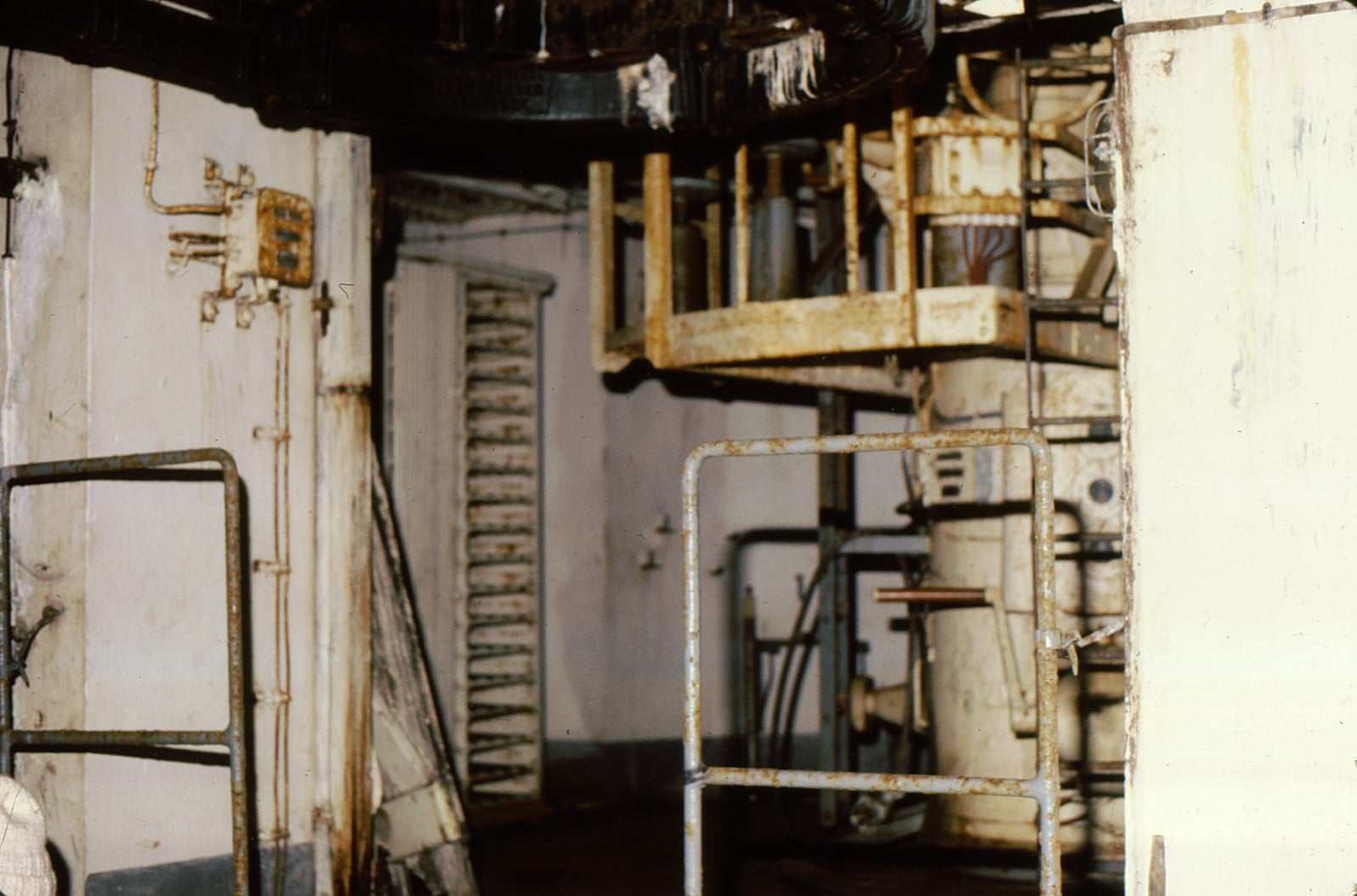Ligne Maginot - SCHOENENBOURG - (Ouvrage d'artillerie) - L'étage intermédiaire d'une tourelle de 75 (B3 ?) en 1979