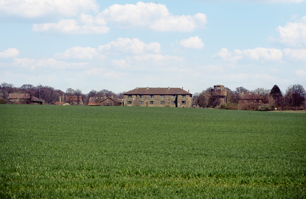 Ligne Maginot - ANGEVILLERS (CAMP) - (Camp de sureté) - Le camp vu depuis la route qui y mène à partir du village d'Angevillers