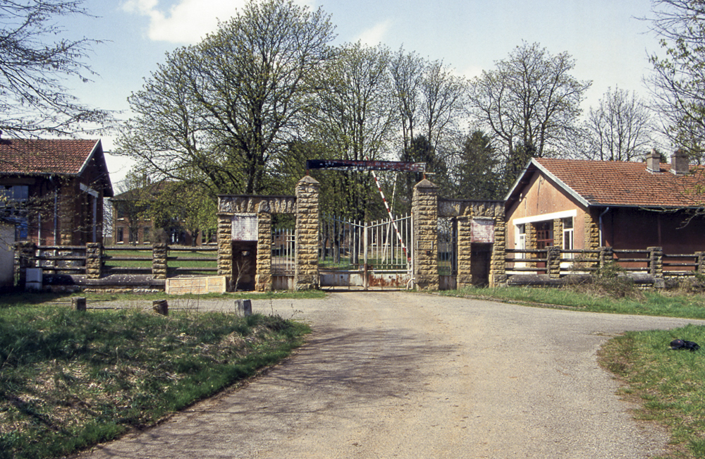 Ligne Maginot - ANGEVILLERS (CAMP) - (Camp de sureté) - L'entrée du camp en 2001