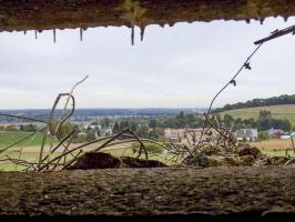 Ligne Maginot - F - LA MACHERE - (Blockhaus pour canon) - Vue du créneau central vers Pont-Maugis