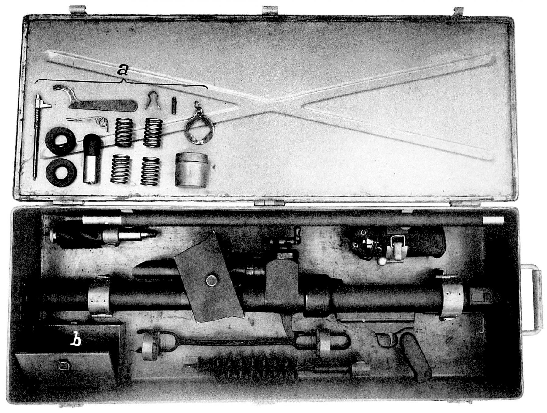 Ligne Maginot - Mortier de 50 mm mle 1935 - Caisse de rechange pour le mortier
Les éléments marqué a sont rangés dans la caissette marquée b