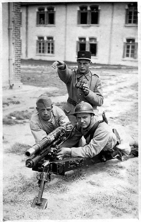 Ligne Maginot - Canon de 37 mm mle 1916 TR - Le canon servi par les hommes du 11° RI