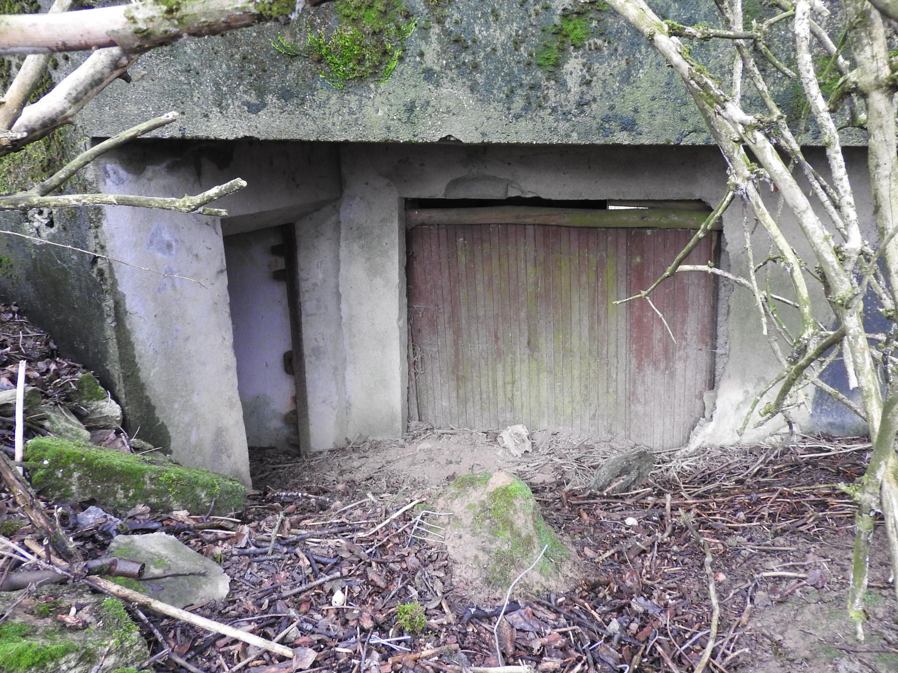 Ligne Maginot - WOLFSREDGEN EST - (Blockhaus pour canon) - Les entrées hommes et matériel.