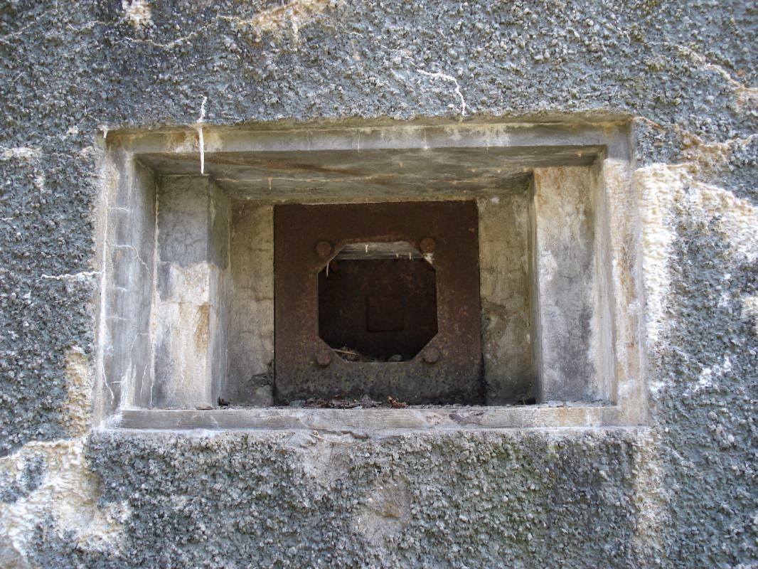 Ligne Maginot - MF14 - Q - BOUCHON DE LA GRENOUILLE - (Poste GRM - Maison Forte) - Créneau, face gauche