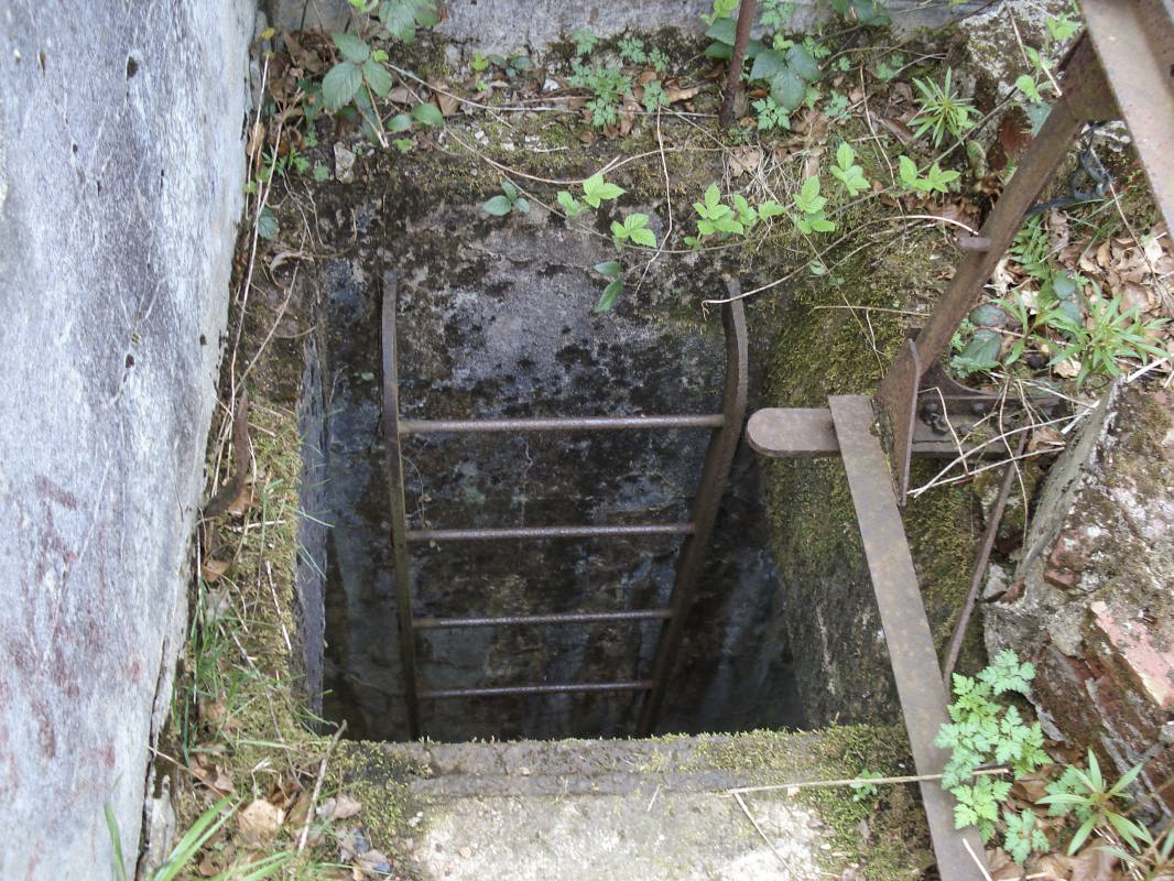 Ligne Maginot - MF14 - Q - BOUCHON DE LA GRENOUILLE - (Poste GRM - Maison Forte) - 1er étage, l’accès