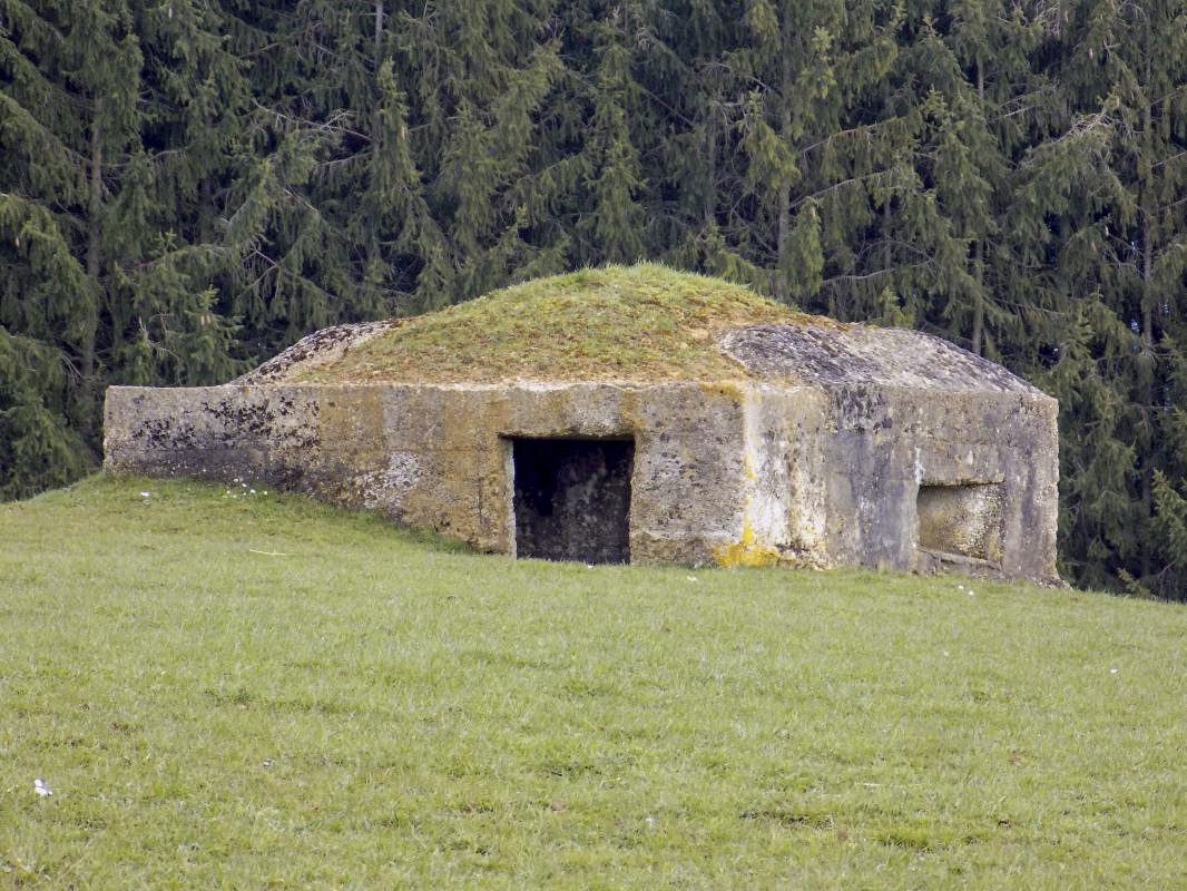 Ligne Maginot - R7 - PAMBOUR - (Blockhaus pour arme infanterie) - L'arrière et face droite