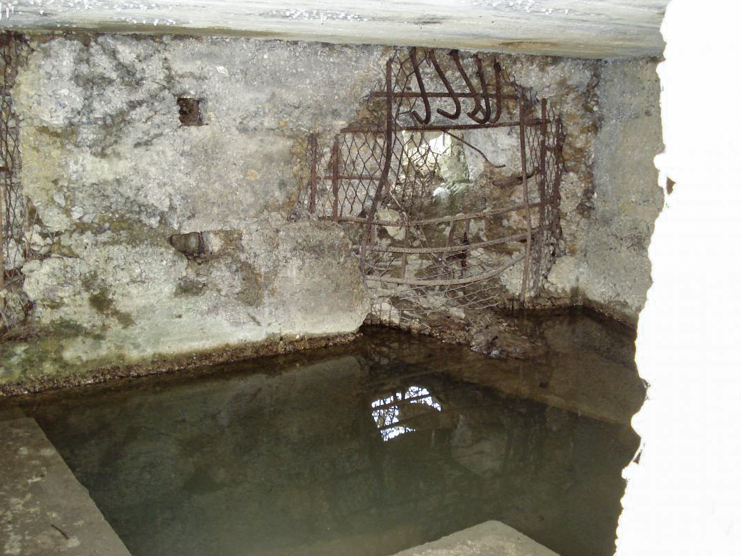 Ligne Maginot - 7BIS - EST DE FRENOIS - (Blockhaus pour canon) - L'interieur, droit