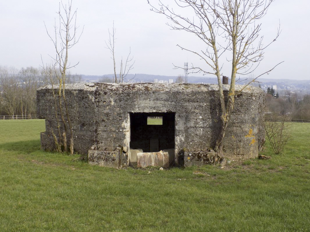 Ligne Maginot - 7TER - RESERVOIR DE FRENOIS - (Blockhaus pour canon) - Vue de l'arrière vers le nord-est; Sedan