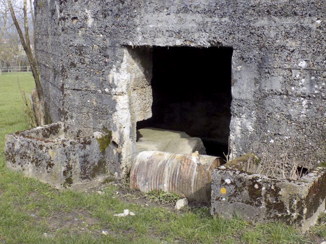 Ligne Maginot - 7TER - RESERVOIR DE FRENOIS - (Blockhaus pour canon) - L'entrée