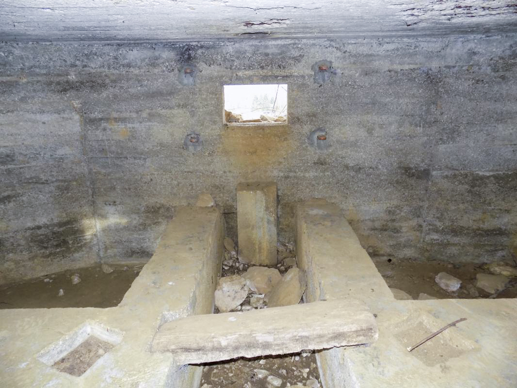 Ligne Maginot - F - LA MACHERE - (Blockhaus pour canon) - Créneau AC, face centrale