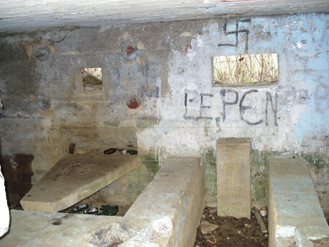 Ligne Maginot - K - FERME DU MOULIN - (Blockhaus pour canon) - Les créneaux