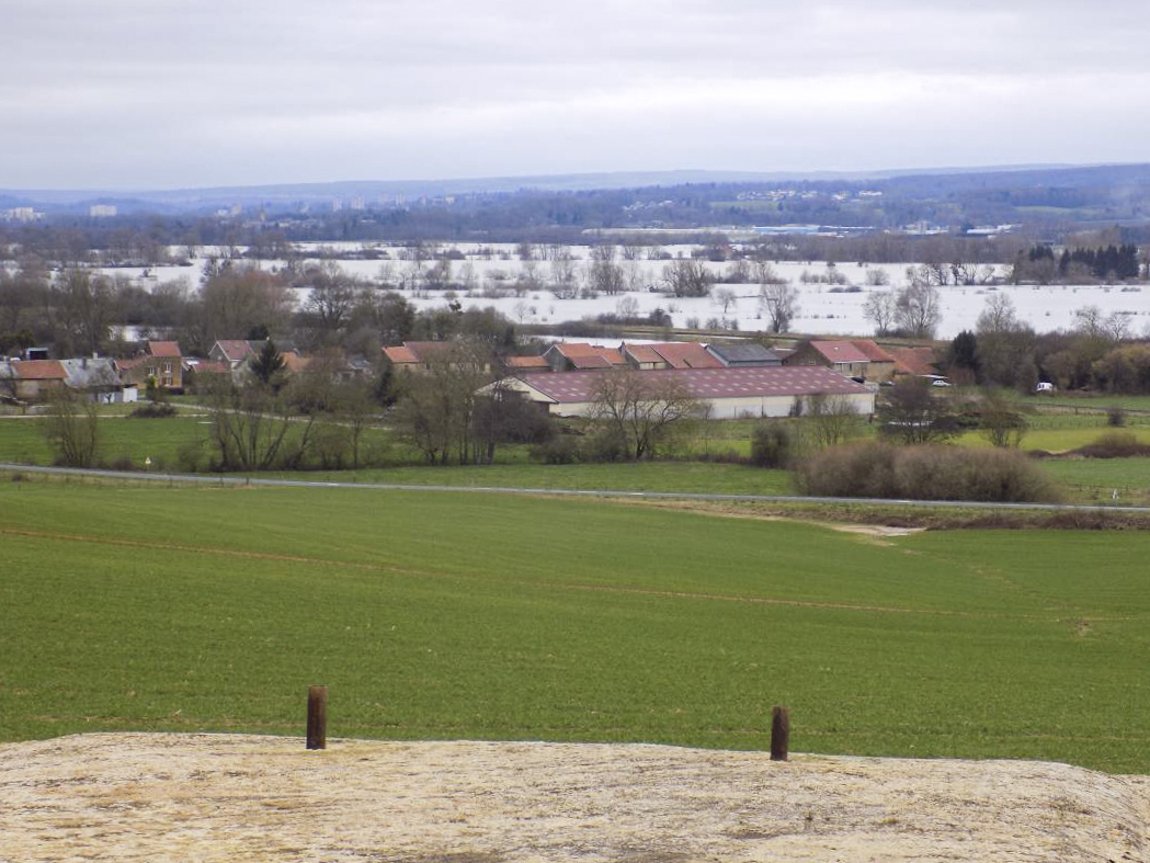 Ligne Maginot - P5 - PORTE DE GARDE - (Blockhaus pour arme infanterie) - Vue frontale vers Petit Remilly