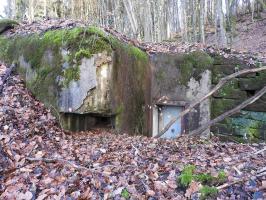 Ligne Maginot - FROHMUEHL SUD - (Blockhaus pour arme infanterie) - L'entrée et le créneau FM.