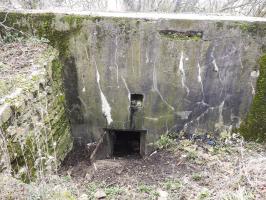 Ligne Maginot - BB25-B - WINDBERG - MAYA - (Blockhaus pour arme infanterie) - La façade arrière avec l'entrée, seule partie encore visible du blockhaus.