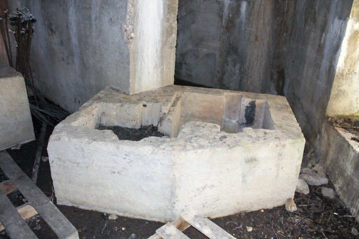 Ligne Maginot - DERCHENBRONN - (Blockhaus pour canon) - Socle pour la bêche du canon