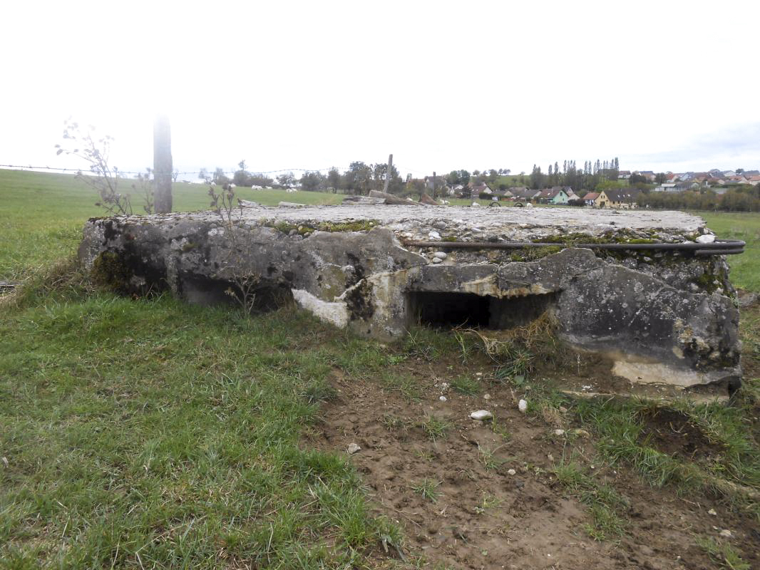 Ligne Maginot - KRITSCHETTERBERG 2 - (Blockhaus pour arme infanterie) - La face est (deux créneaux)