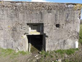 Ligne Maginot - AB337 - EART - (Blockhaus pour canon) - L'entrée est surmonté d'un créneau de ventilation.