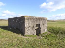 Ligne Maginot - AB337 - EART - (Blockhaus pour canon) - La façade arrière avec l'entrée.