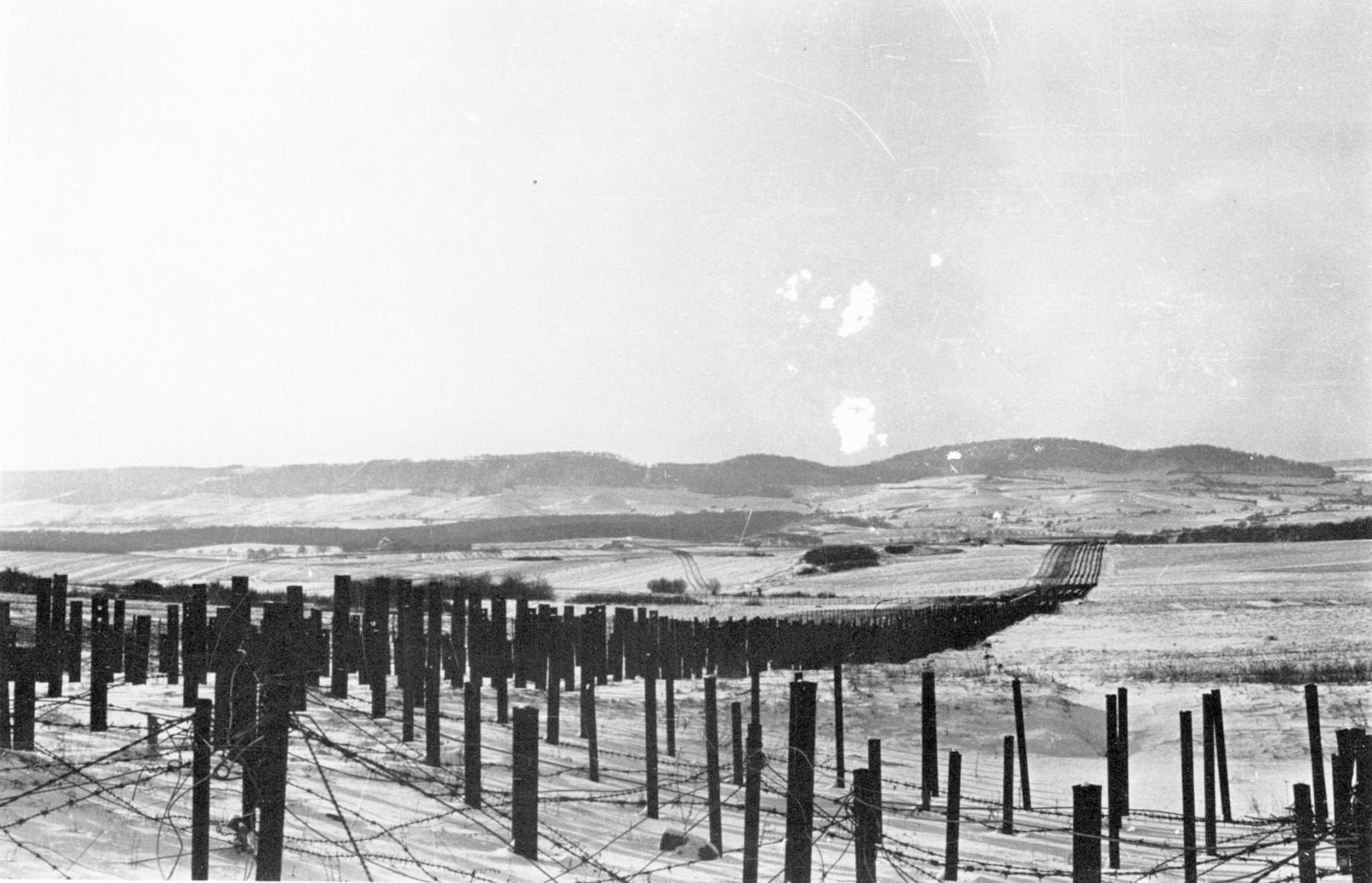 Ligne Maginot - ROUTE DU LUXEMBOURG - O10 - (Observatoire d'artillerie) - Le réseau antichar et le réseau bas vers l'ouest de l'observatoire