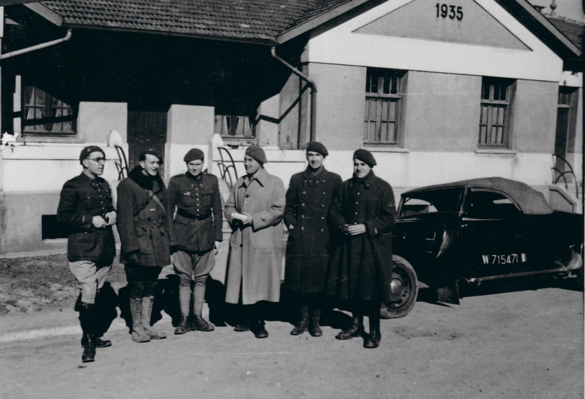 Ligne Maginot - LIXING - (Camp de sureté) - Commandement, le mess
Citroen Traction décapotable