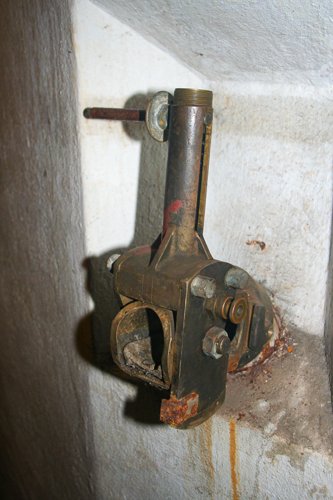 Ligne Maginot - GALGENBERG - A15 - (Ouvrage d'artillerie) - Entrée des hommes
Goulotte lance-grenades