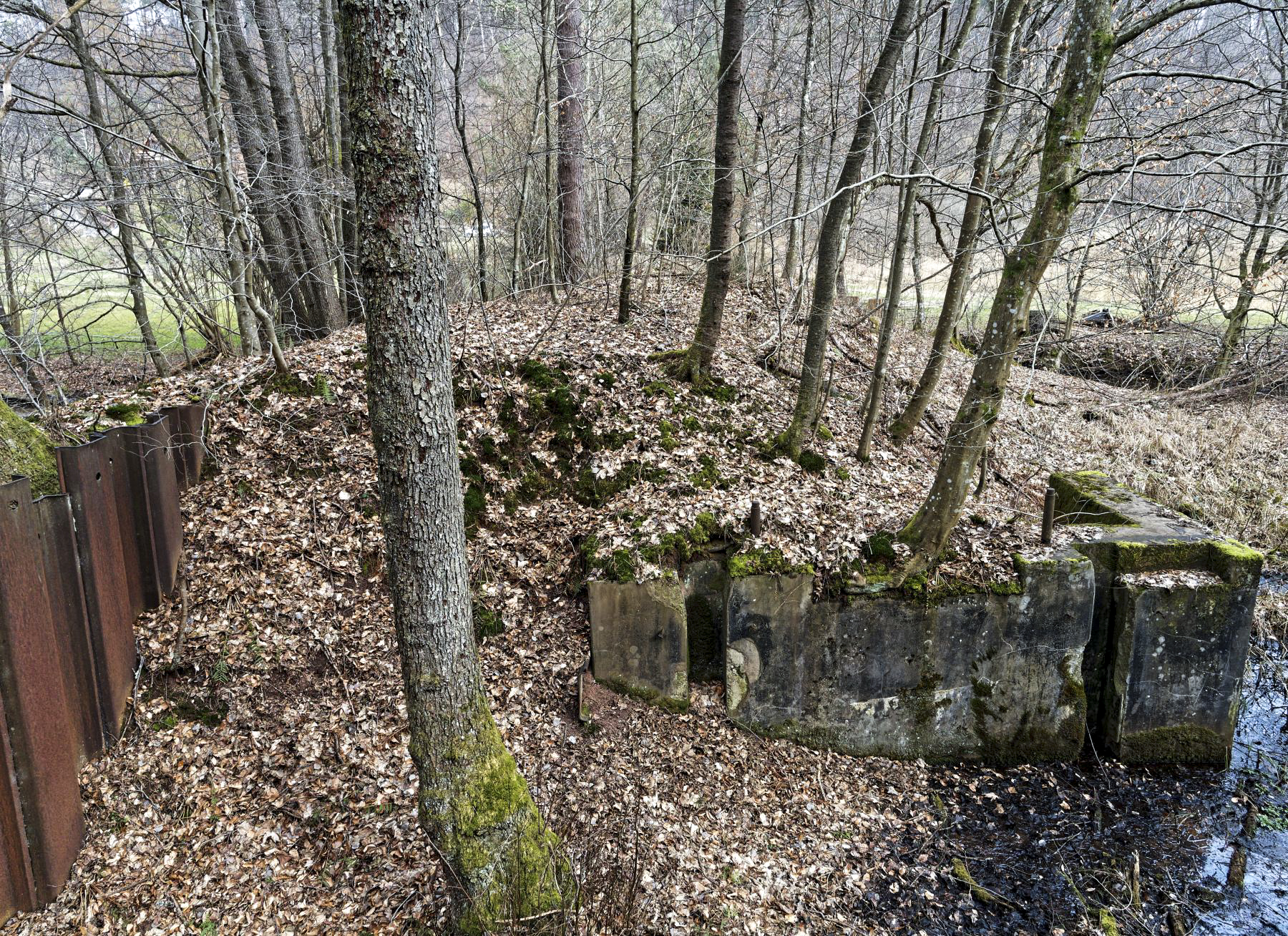 Ligne Maginot - WINECKERTHAL (BARRAGE 11) - (Inondation défensive) - Le déversoir a été drainé à l'aide de palplanches. Le Schwarzbach a été détourné vers le nord autour du déversoir.