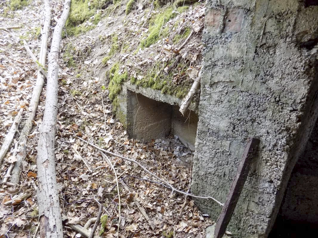 Ligne Maginot - BA104 - ROUTE DE REVIN 1 - (Blockhaus pour canon) - Stockage munitions extérieur gauche