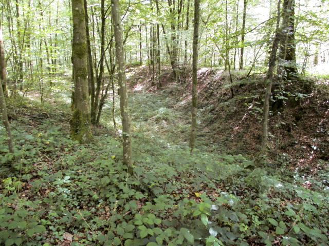 Ligne Maginot - A12 - ACCOTEMENT EST - (Blockhaus pour canon) - Fosse creusée à proximité du blockhaus A 12 accotement Est