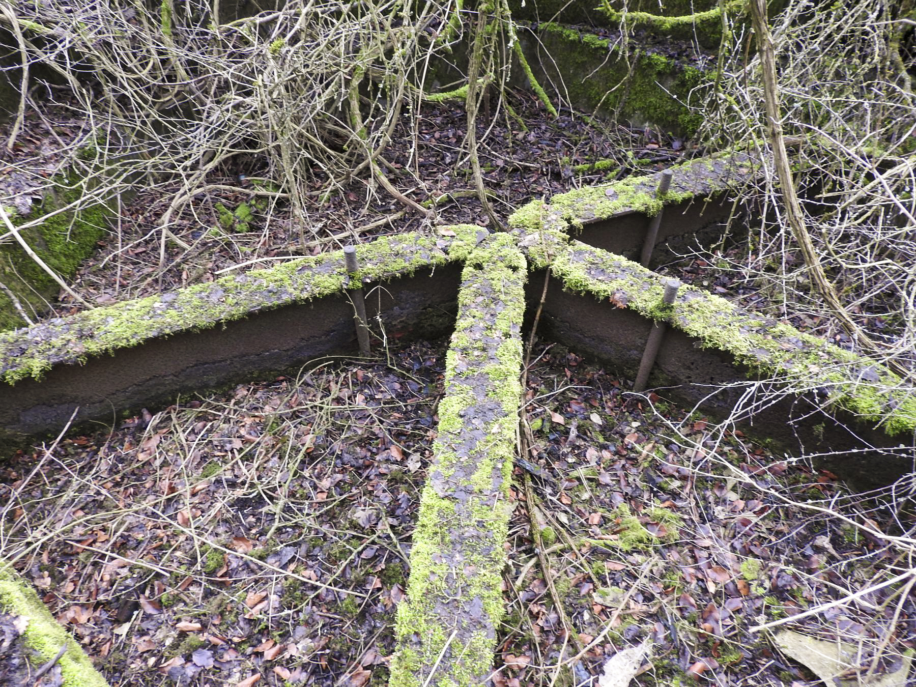 Ligne Maginot - AC6 - (Cuve pour canon) - La structure en IPN de la plate-forme.