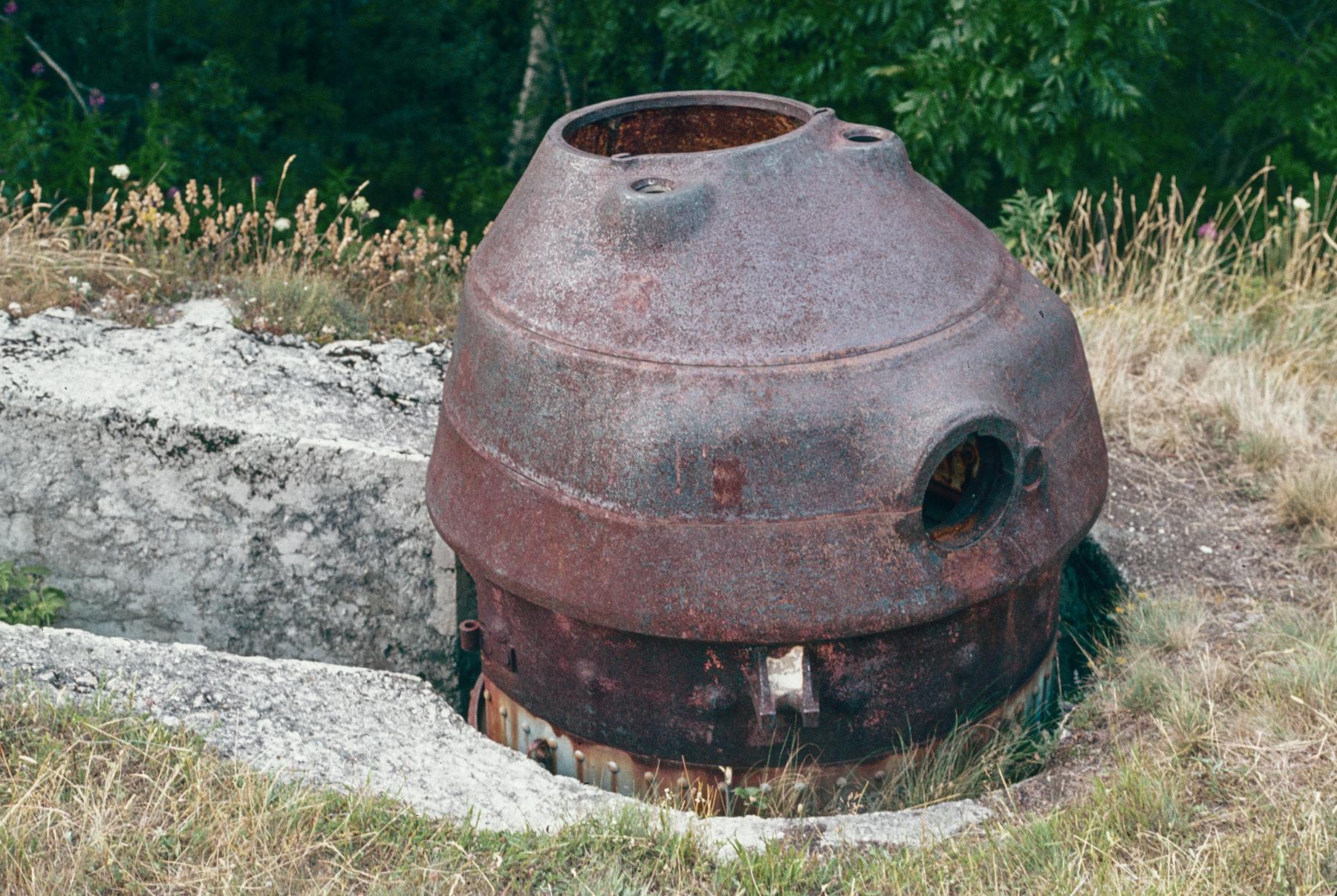 Ligne Maginot - AMODON (TD N° 600) - (Cuve pour arme d'infanterie) - La tourelle en 1982
La cuve bétonnée est bien visible sur la photo