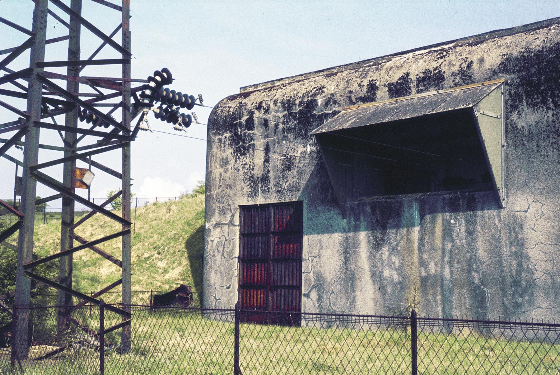 Ligne Maginot - XIVRY CIRCOURT - (Infrastructures électriques) - Photo extérieure en 1975